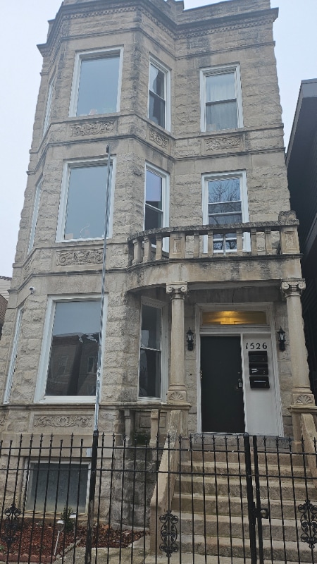 Photo - 1526 N Washtenaw Ave Apartment