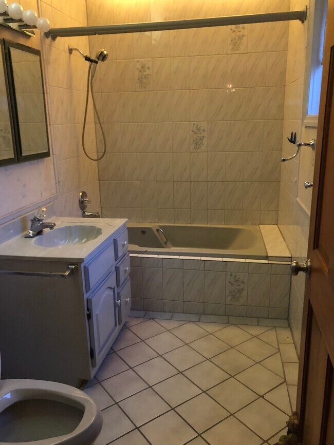 8438 W Lapham St Unit 8438 W. Lapham, West Allis, WI 53214 Apartments