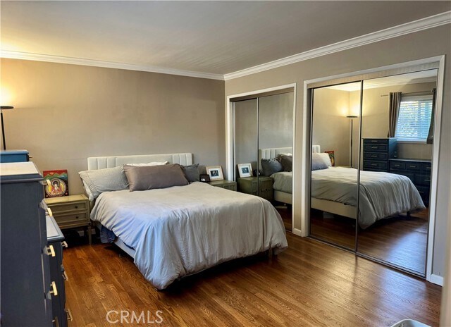 Foto del edificio - 3210 Merrill Dr