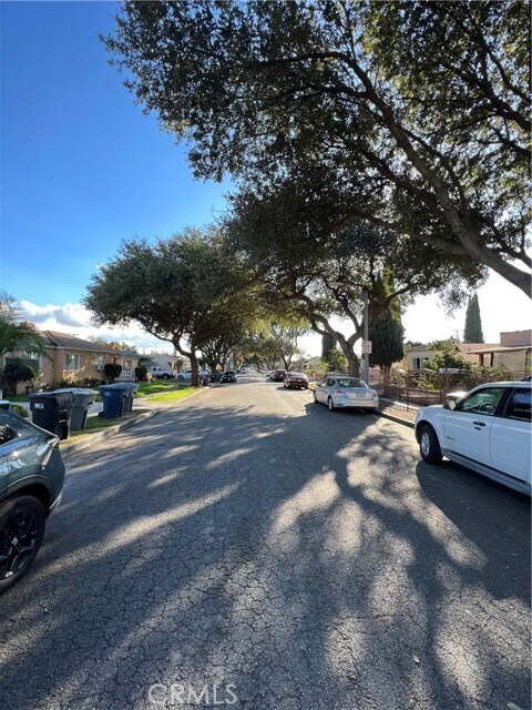 Foto del edificio - 8615 Evergreen Ave