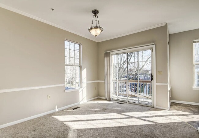 Building Photo - 4BD/3.5BA:  Spacious End Unit, Brick Townhome at the Knolls in Crofton.