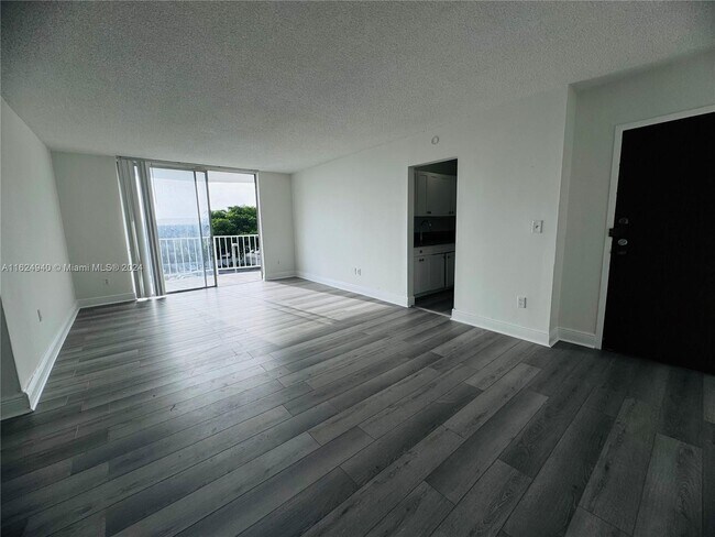Foto del edificio - 488 NW 165th St