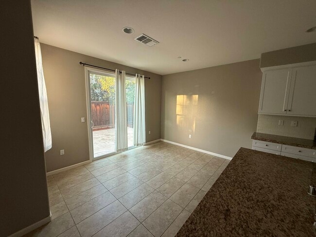 Foto del edificio - 305 MacArthur Way