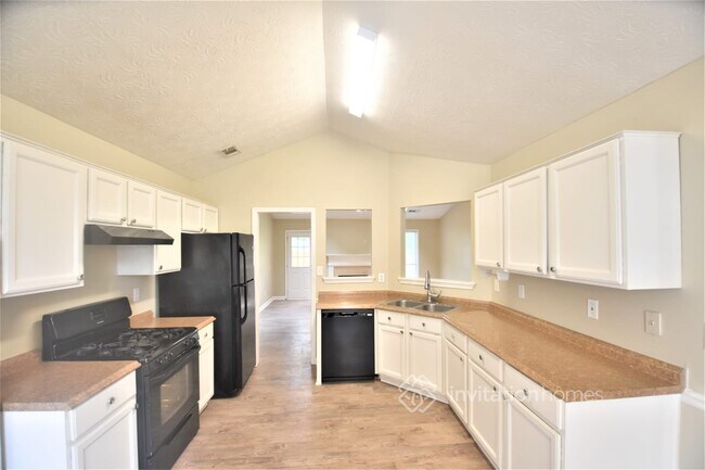Building Photo - 760 Avalon Forest Dr