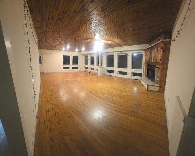 Gran sala - 181 Eastwood Bnd