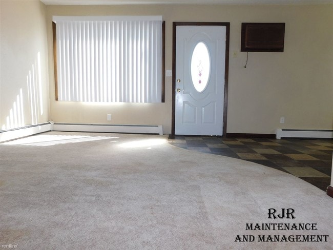 Building Photo - 2 br, 1 bath Apartment - 2420 N 8th St