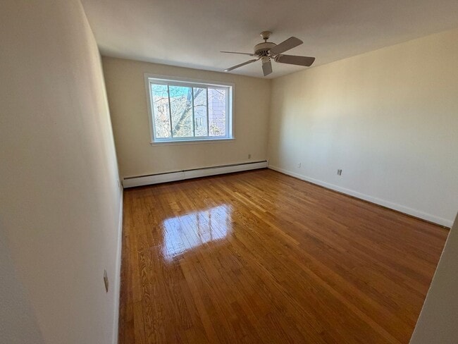 Building Photo - 132-134 Adelaide St.