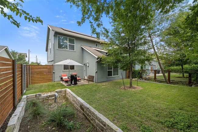 Building Photo - 301 W Stassney Ln