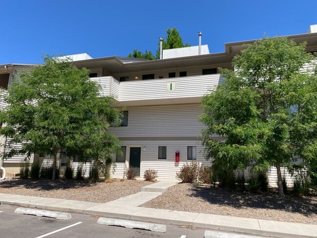 Building Photo - 1705 Heatheridge Rd