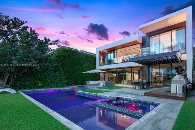Building Photo - 500 W Dilido Dr