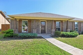 Building Photo - 8214 Kensington Dr