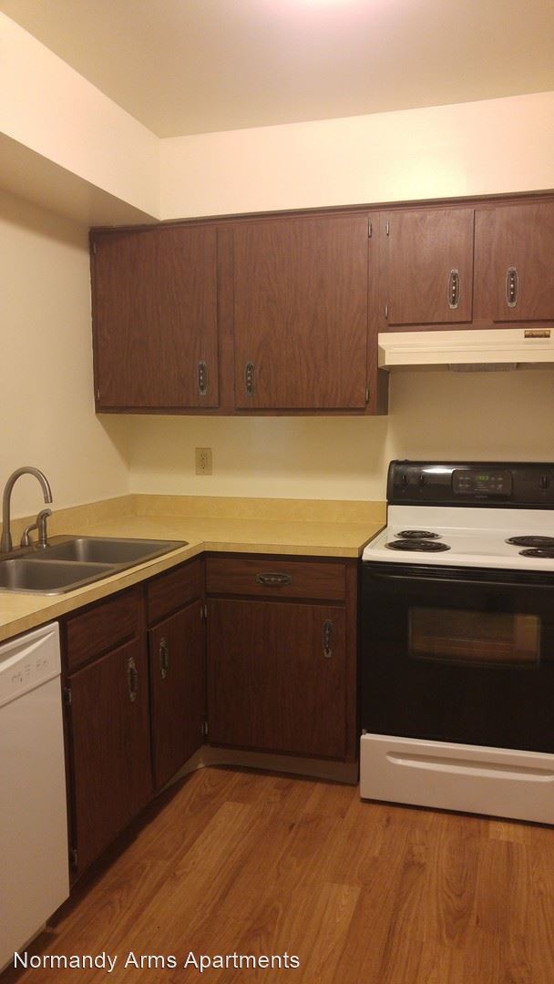 Building Photo - 602 Normandy Dr