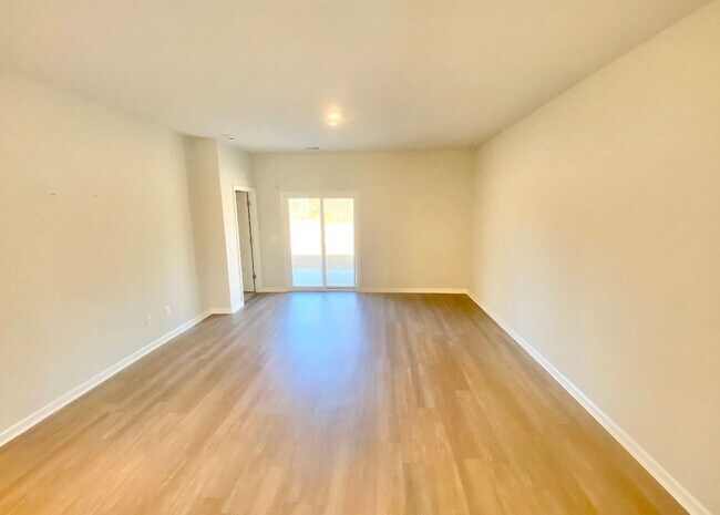 Foto del edificio - 5 Bedroom Home Located within walking dist...