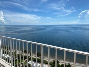 Building Photo - 881 Ocean Dr