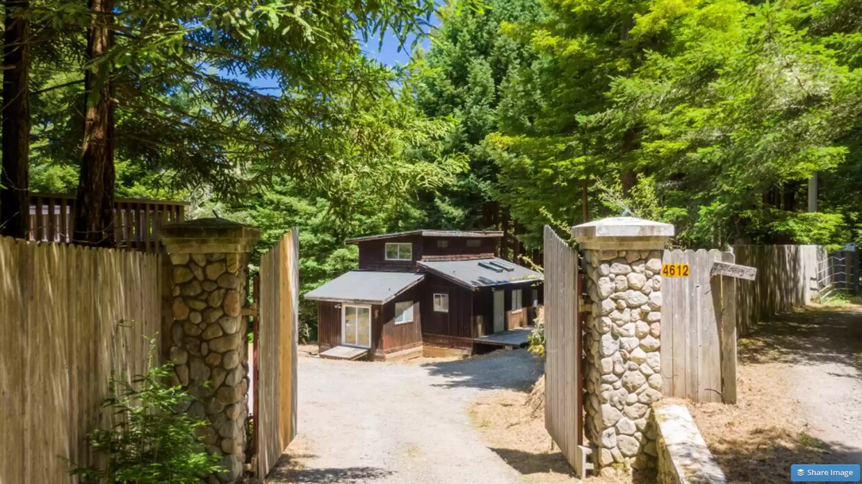 Foto principal - Gated, Pet-Friendly Cabin With 1.3 Acres O...