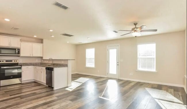 Building Photo - 7333 Maroney Dr