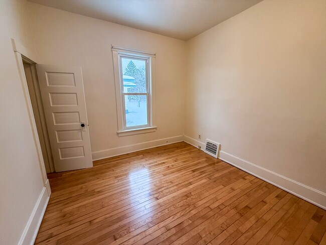 Foto del edificio - 209 E Harding Ave