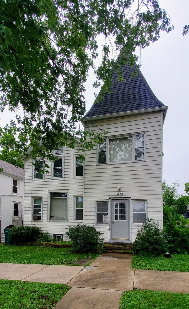 Building Photo - 414 Oneida St