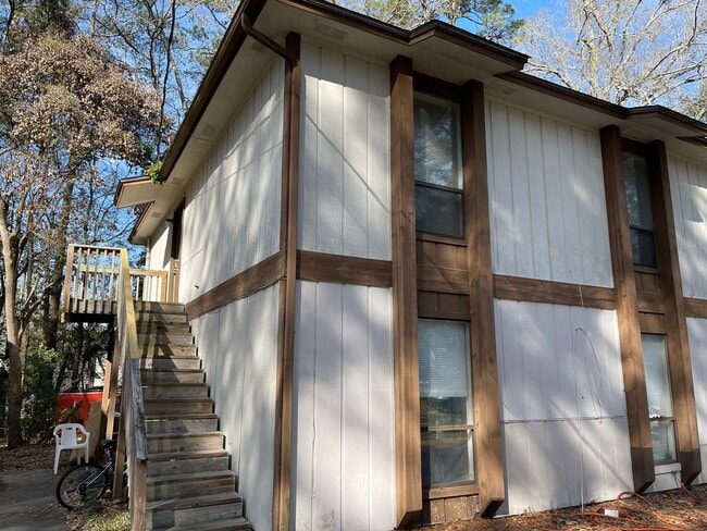 Building Photo - 2010 Bradford Ct