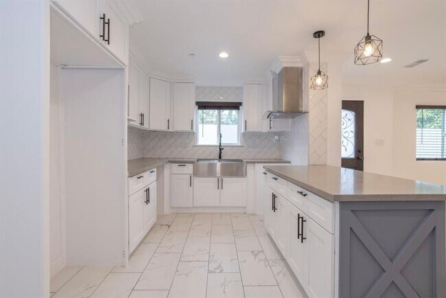 Foto del edificio - 1033 S Bonnie Beach Pl