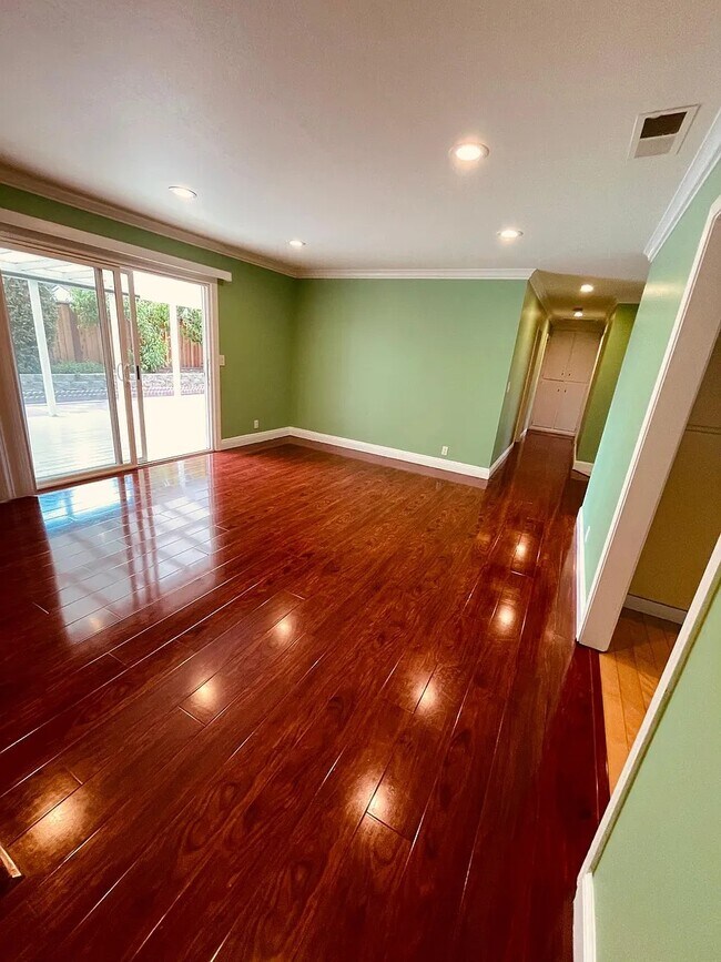 Foto del edificio - 4139 Linwood Dr