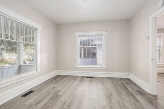 Building Photo - 429 Davis St