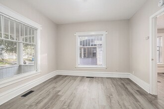 Building Photo - 429 Davis St