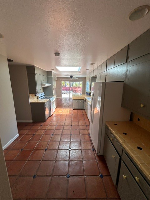Building Photo - 6845 Lakeview Dr
