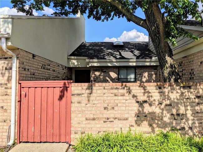 Foto del edificio - 2102 Willowgate Ln