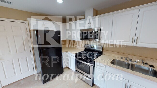 Building Photo - 660 Calvados Ave