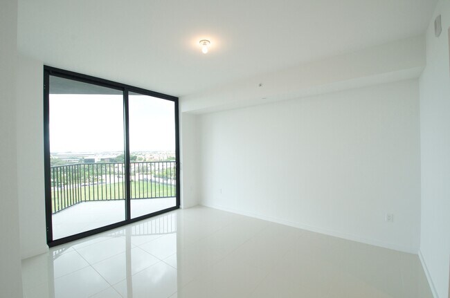 Foto del edificio - 5300 Paseo Blvd