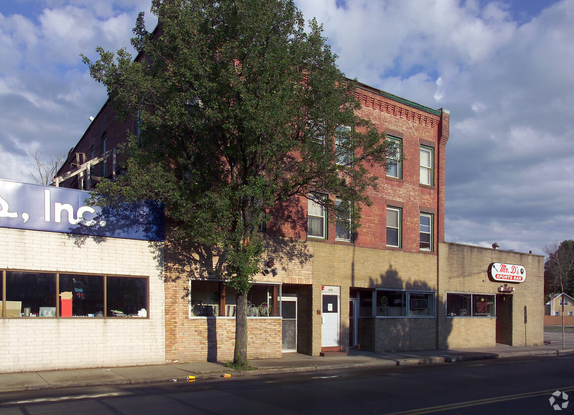 Building Photo - Main St Apartments