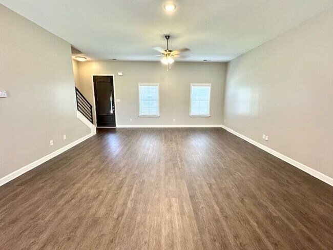 Foto del edificio - Now Leasing a brand new 4-bedroom 2.5 bath...