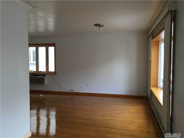 Foto del edificio - 42-41-42159 159th St