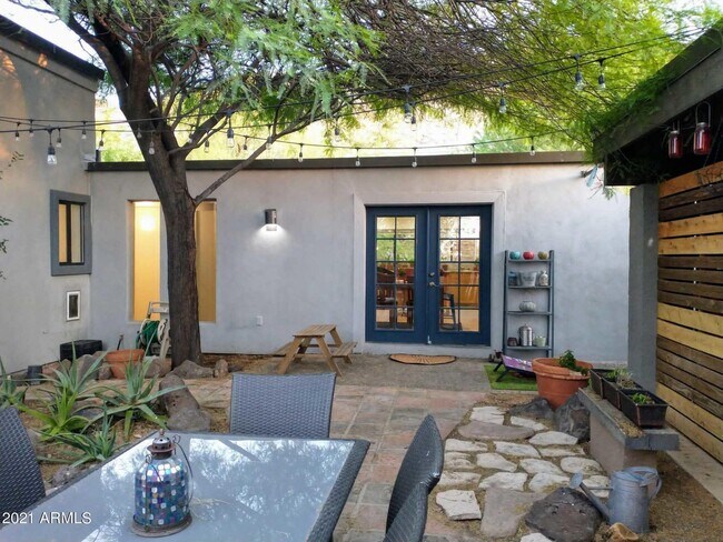 Building Photo - 1526 W Windrose Dr