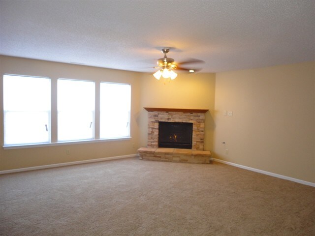 Foto del edificio - 2324 Shadowbrook Dr