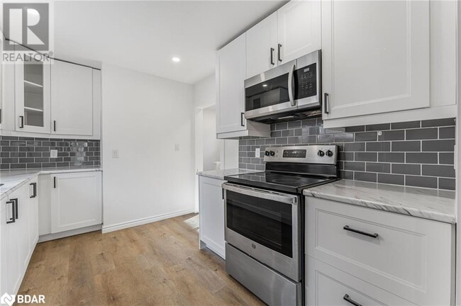 Building Photo - 57 Stirton St