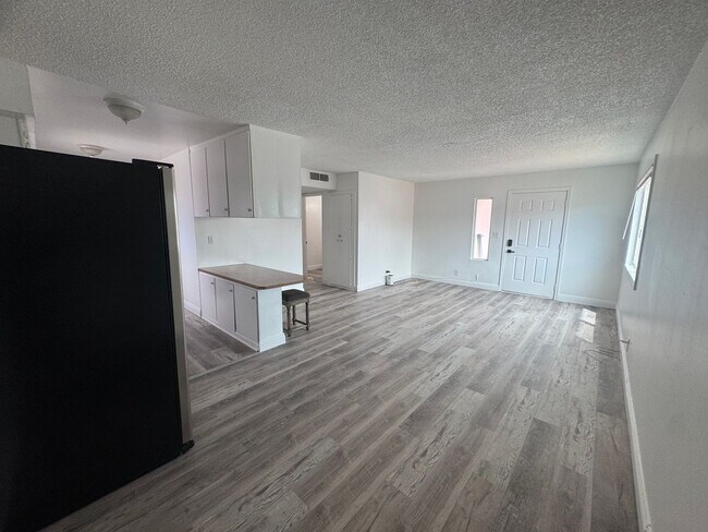 Foto del edificio - One bedroom, One bath. Downstairs unit. 89101