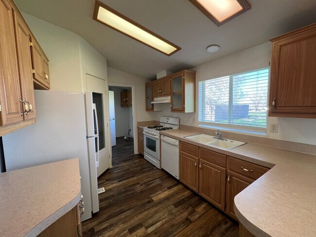 Foto del edificio - **Move-in Discount** 3 bedroom, 2 bathroom house with large office