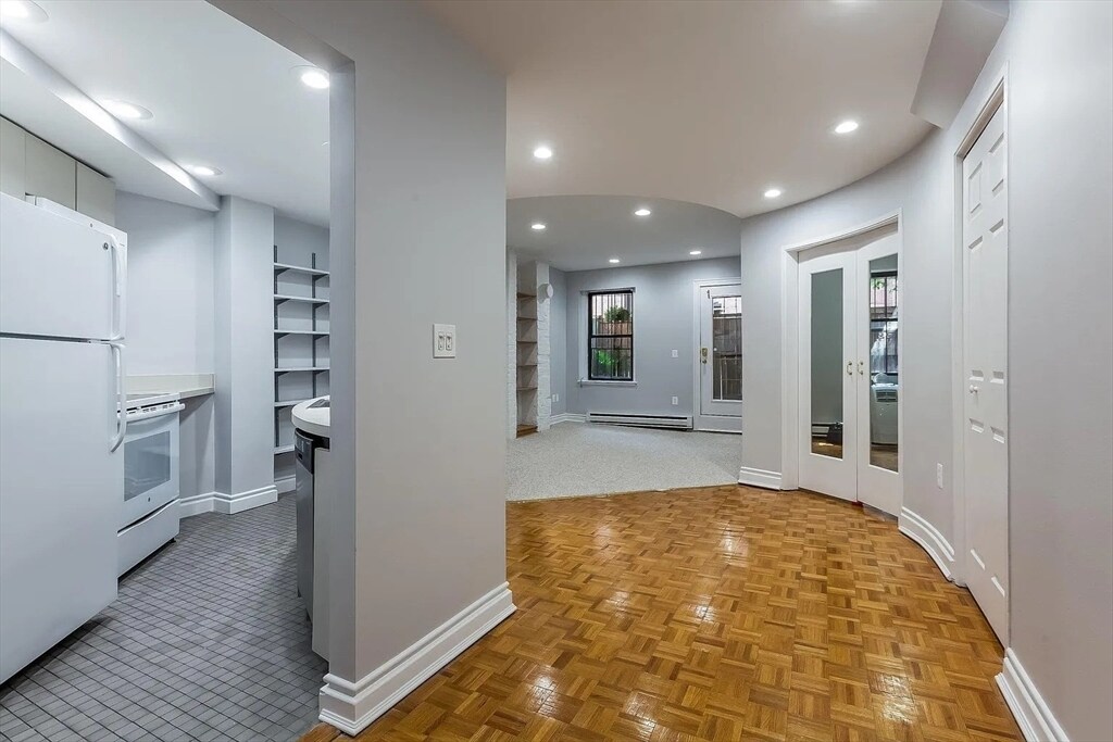Primary Photo - 16 Symphony Rd