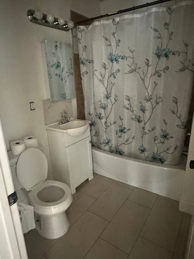 Building Photo - 17934 Fairfax St