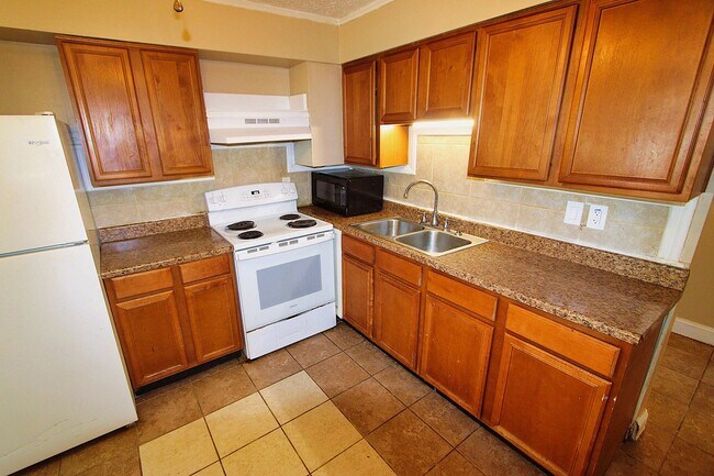 Building Photo - Charming 3 Bed 1 Bath Ranch