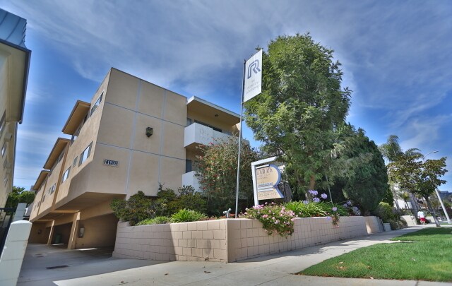 street view - 11933 Darlington Ave