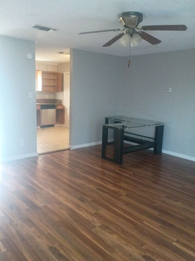 Building Photo - Updated 3/2 Home with 2-Car Garage + Air-Conditioned Workshop!