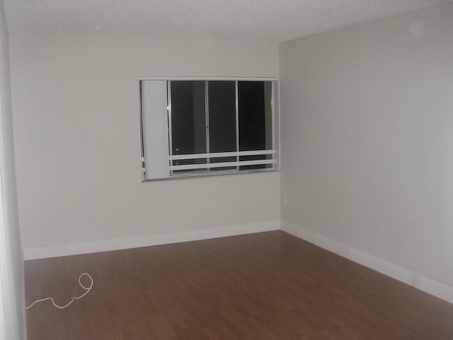 Foto del edificio - 711 N Pine Island Rd