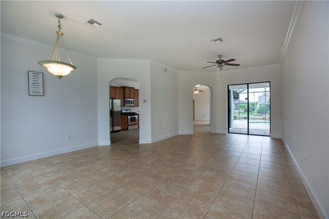 Building Photo - 2110 SW 38th Terrace