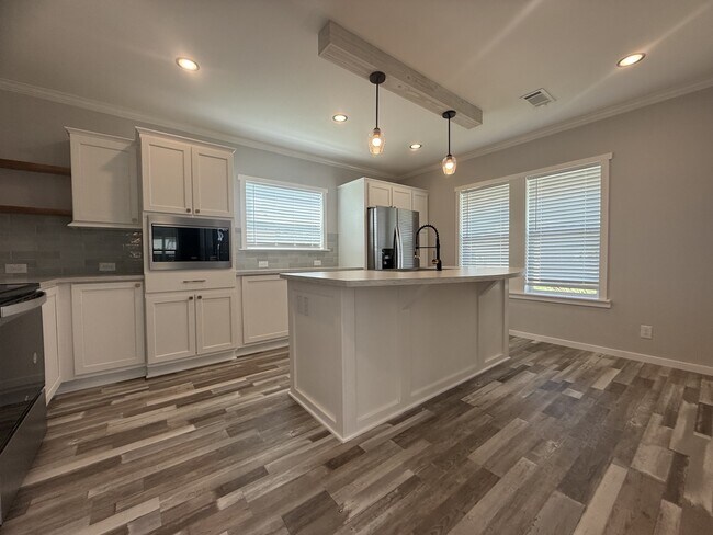 Foto del edificio - 5715 Camelford Dr