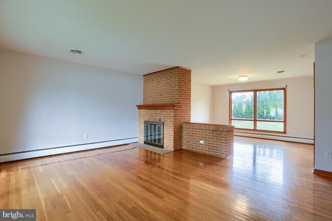Building Photo - 262 Willow St