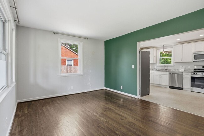Foto del edificio - Charming Renovated Home with Spacious Yard & Detached Garage in South Nashville