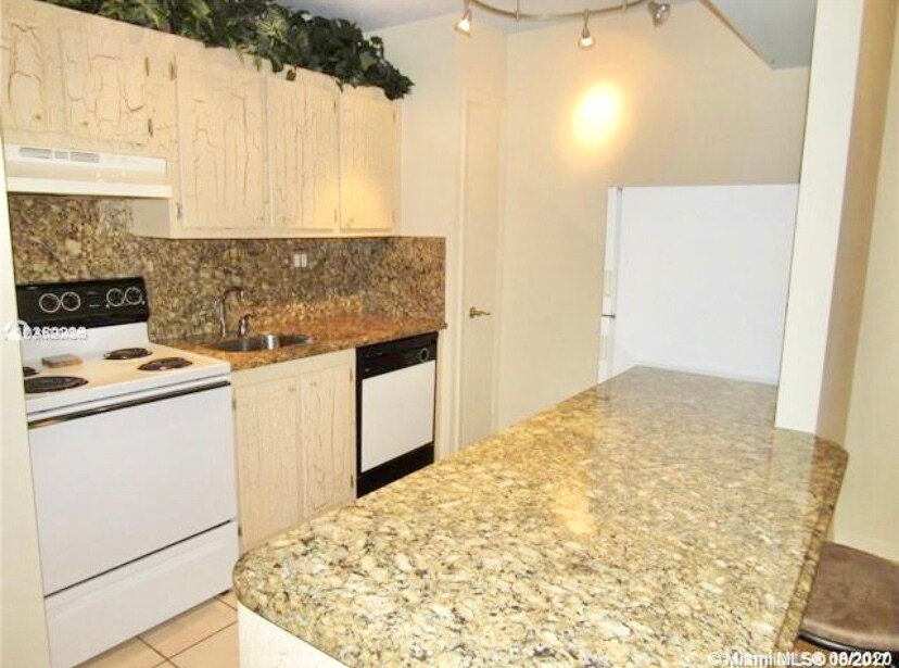 870 SW 129th Pl, Miami, FL 33184 Condo for Rent in Miami, FL